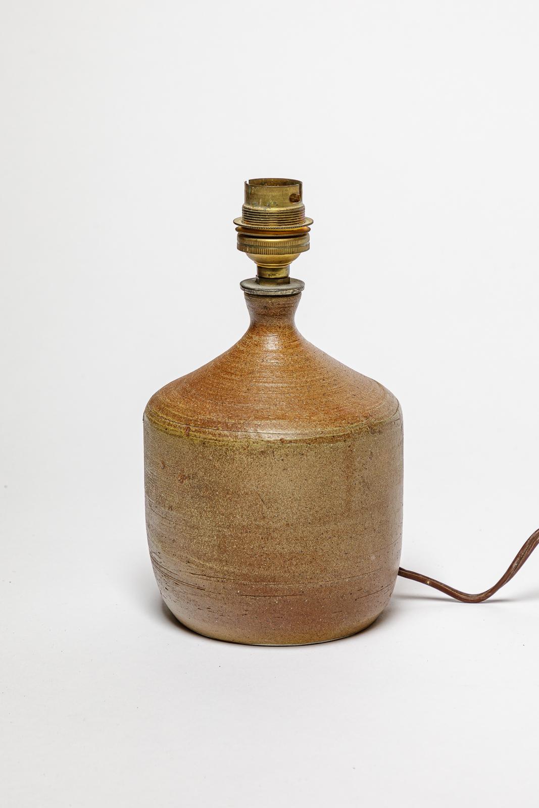 Stoneware lamp with geometric decoration by Georges Martin.
Artist monogram on the base. Circa 1970-1980.
H : 5.5 x 3.9 inches (ceramic only).
Sold with a European electrical system.