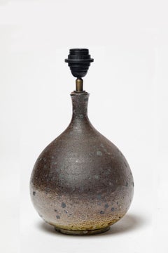 Lámpara de gres con decoración geométrica de Georges Martin, hacia 1970-1980.