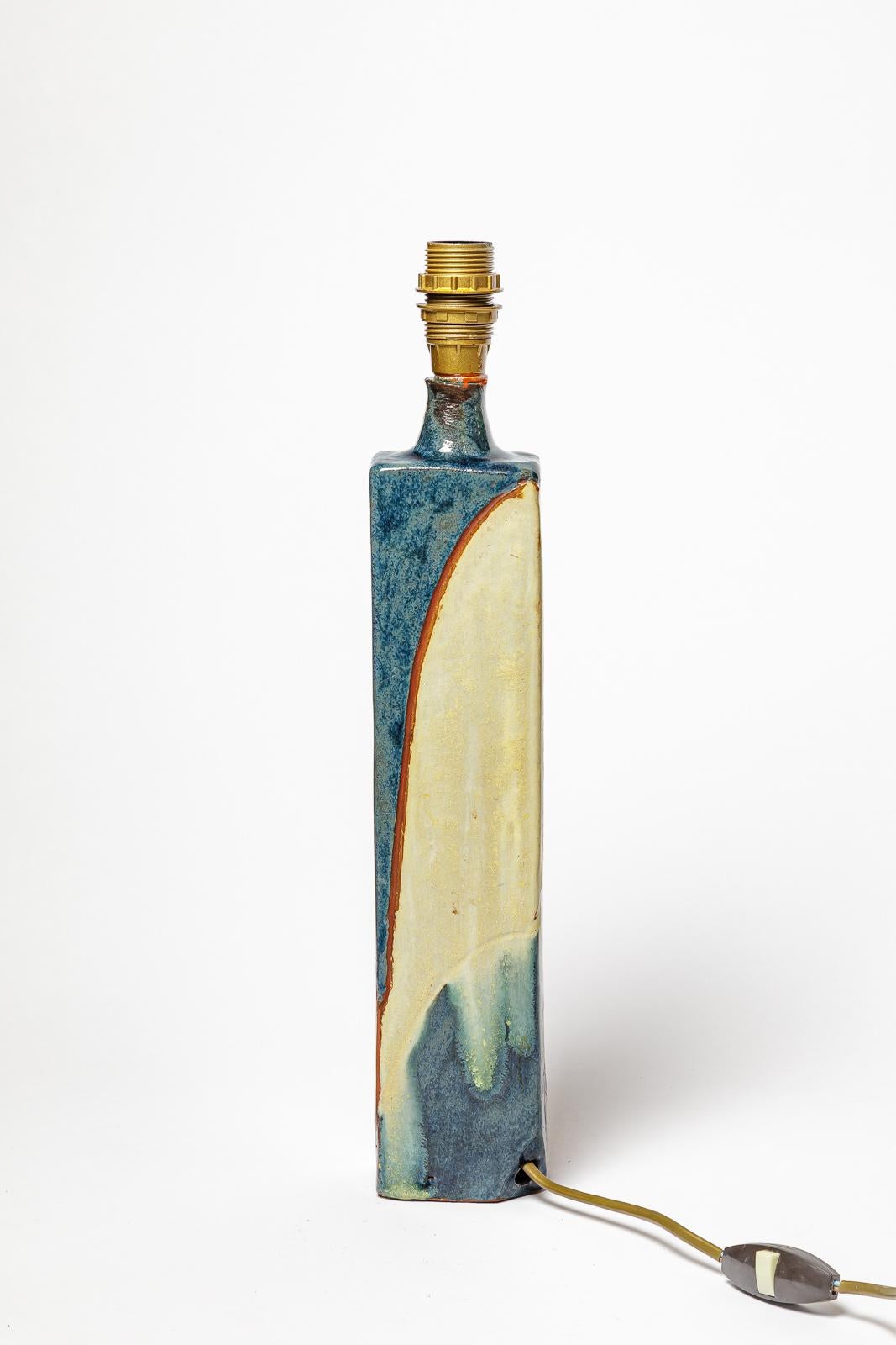 Stoneware lamp with geometric decoration by Georges Martin.
Artist monogram on the base. Circa 1970-1980.
H : 13.2 x 2.7 x 1.9 inches (ceramic only).
Sold with a European electrical system.