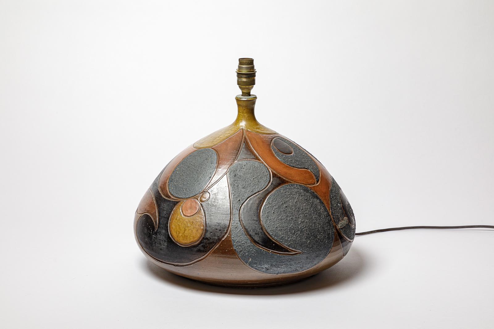 Beaux Arts Stoneware lamp with geometric decoration by Georges Martin, circa 1970-1980. For Sale