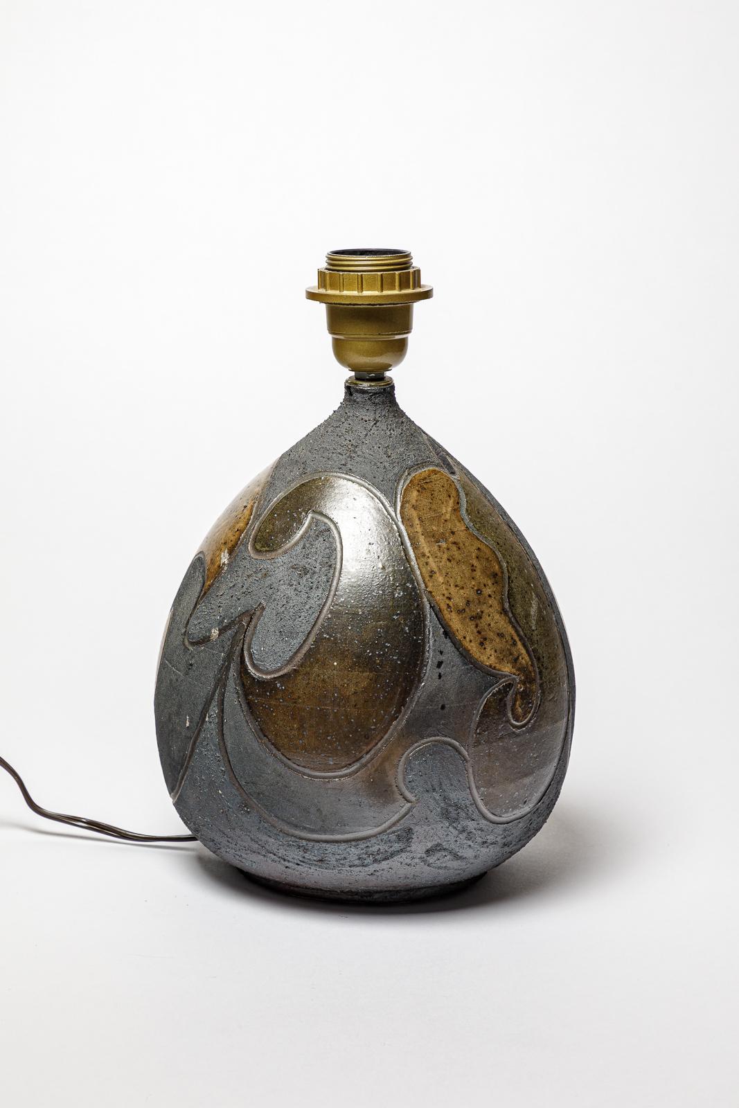Français Lampe en grès à décor géométrique de Georges Martin, vers 1970-1980. en vente
