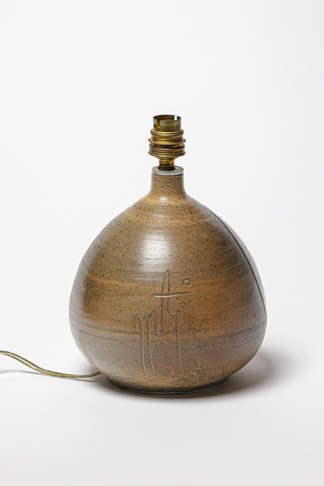 Français Lampe en grès à décor géométrique de Georges Martin, vers 1970-1980. en vente