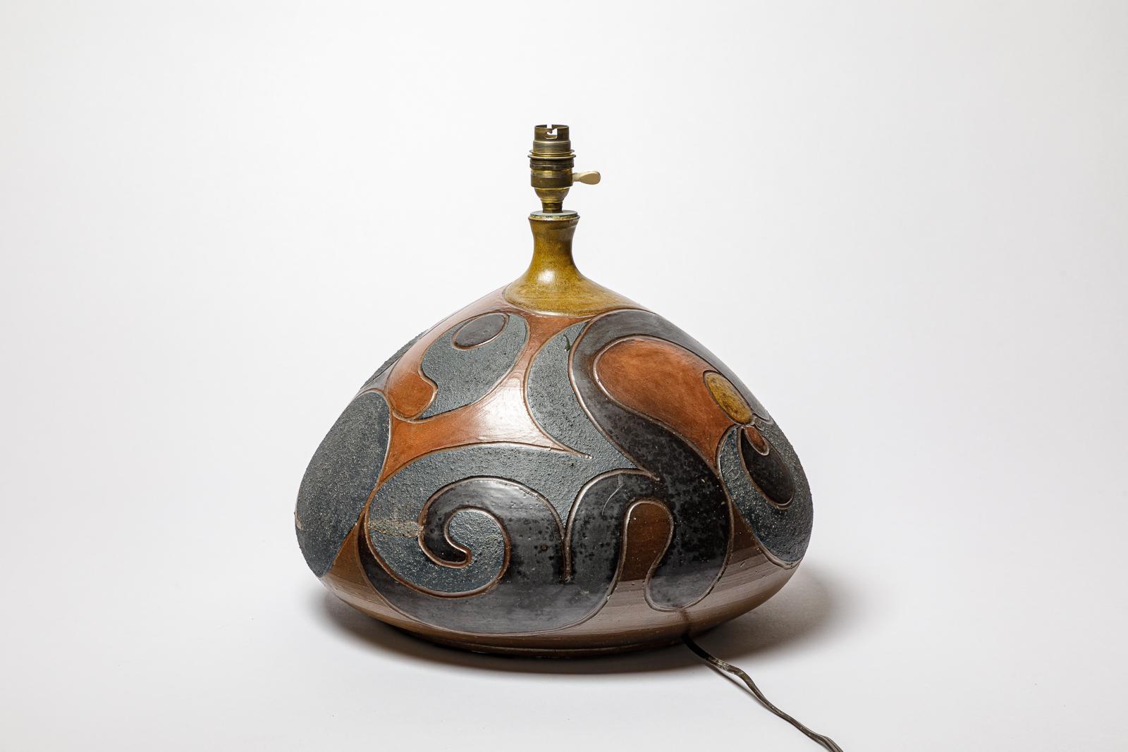 French Stoneware lamp with geometric decoration by Georges Martin, circa 1970-1980. For Sale