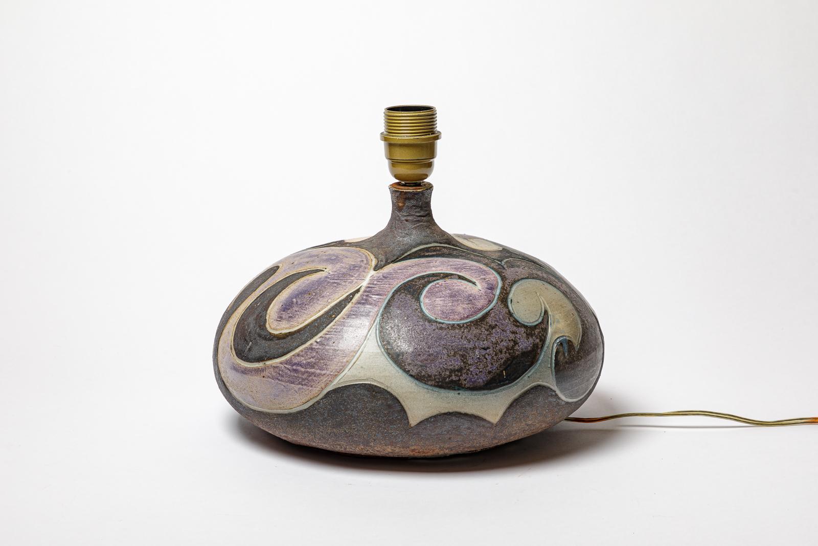 Français Lampe en grès à décor géométrique de Georges Martin, vers 1970-1980. en vente