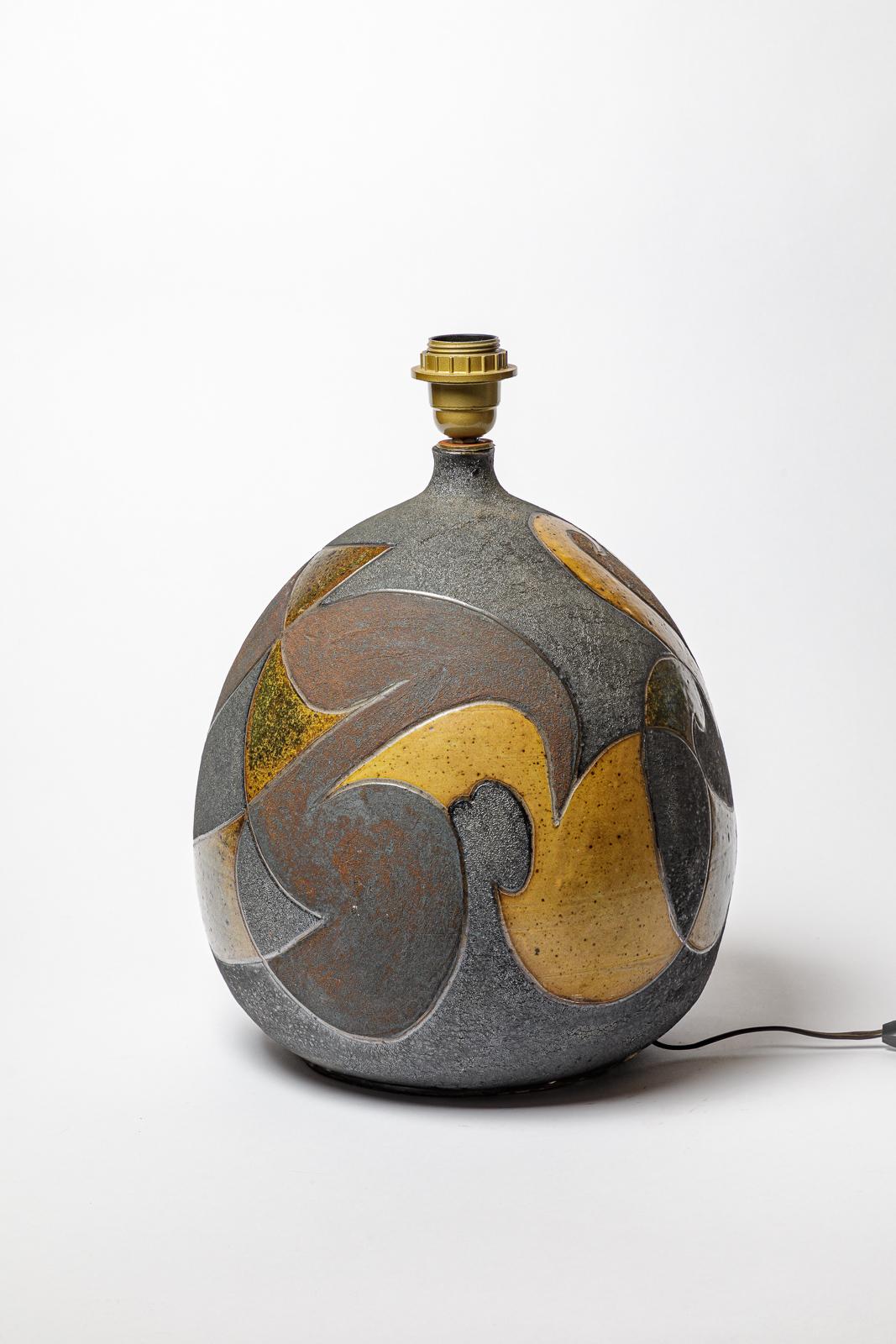 Français Lampe en grès à décor géométrique de Georges Martin, vers 1970-1980. en vente