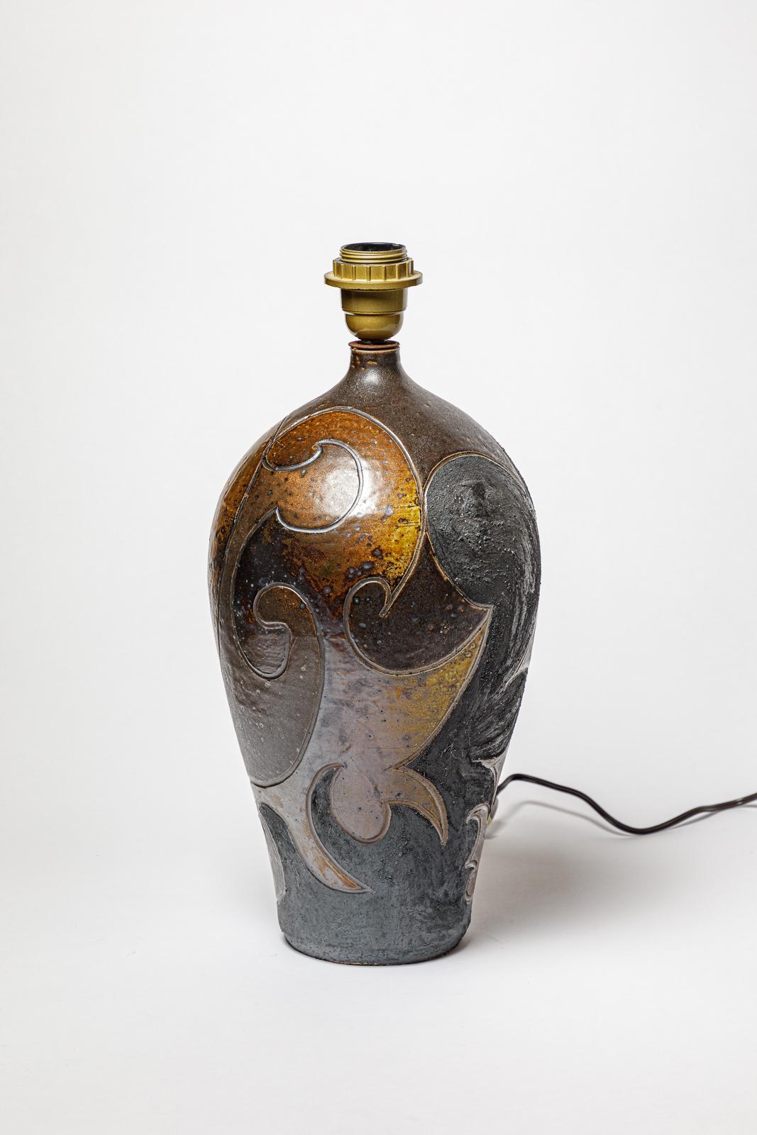 Français Lampe en grès à décor géométrique de Georges Martin, vers 1970-1980. en vente