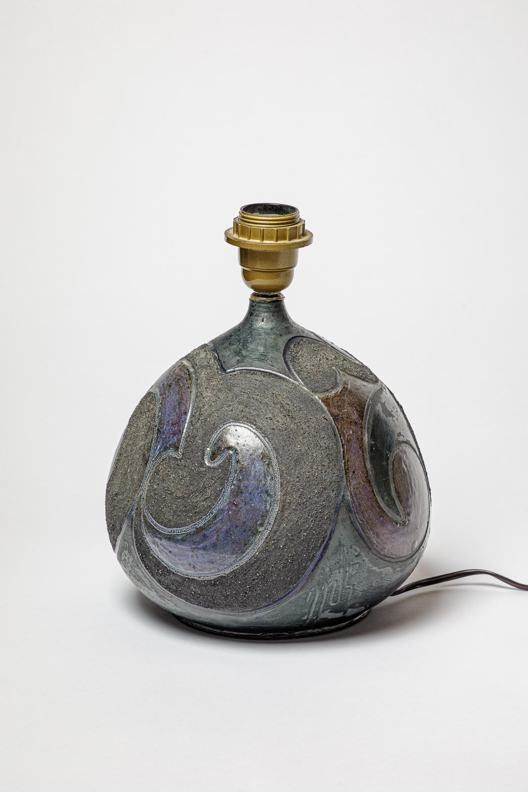 Français Lampe en grès à décor géométrique de Georges Martin, vers 1970-1980. en vente