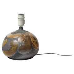 Lampe en grès à décor géométrique de Georges Martin, vers 1970-1980.