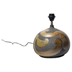 Lampe en grès à décor géométrique de Georges Martin, vers 1970-1980.