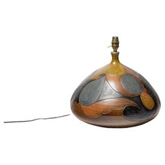 Lampe en grès à décor géométrique de Georges Martin, vers 1970-1980.