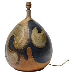 Lampe en grès à décor géométrique de Georges Martin, vers 1970-1980.