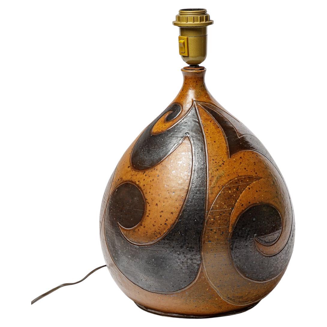 Lampe en grès à décor géométrique de Georges Martin, vers 1970-1980. en vente