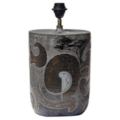 Lámpara de gres con decoración geométrica de Georges Martin, hacia 1970-1980.