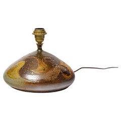 Lampe en grès à décor géométrique de Georges Martin, vers 1970-1980.
