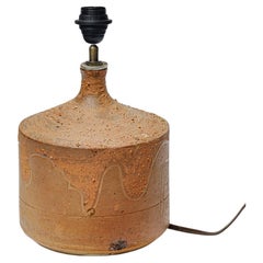 Lampe en grès à décor géométrique de Georges Martin, vers 1970-1980.