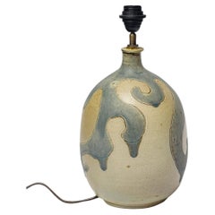 Lampe en grès à décor géométrique de Georges Martin, vers 1970-1980.