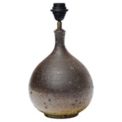 Lámpara de gres con decoración geométrica de Georges Martin, hacia 1970-1980.