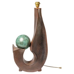 Lampe en grès à décor géométrique de Georges Martin, vers 1970-1980.