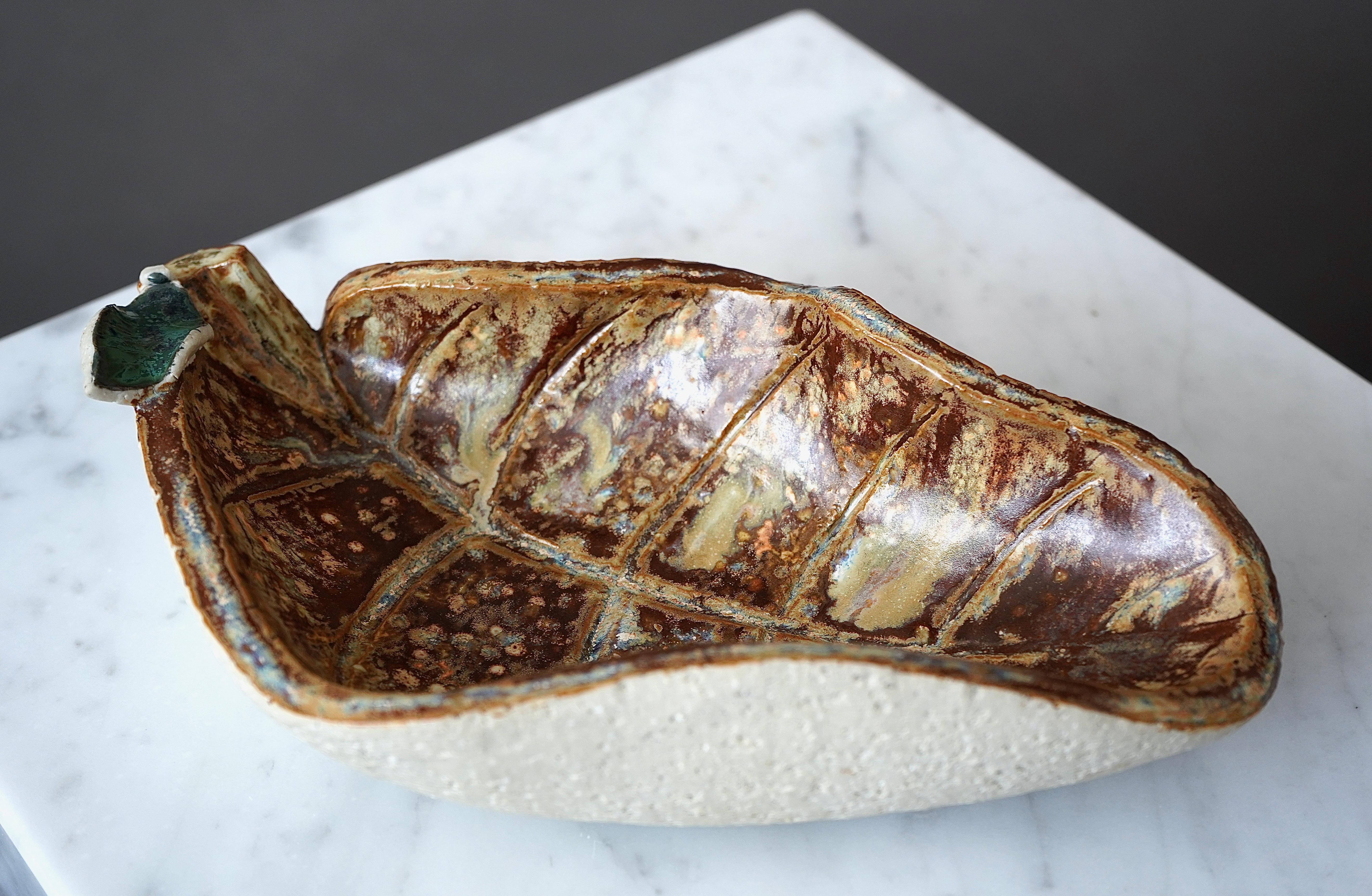 French Stoneware Leaf by Tyra Lundgren. Manufacture nationale de Sèvres, 1930s. For Sale