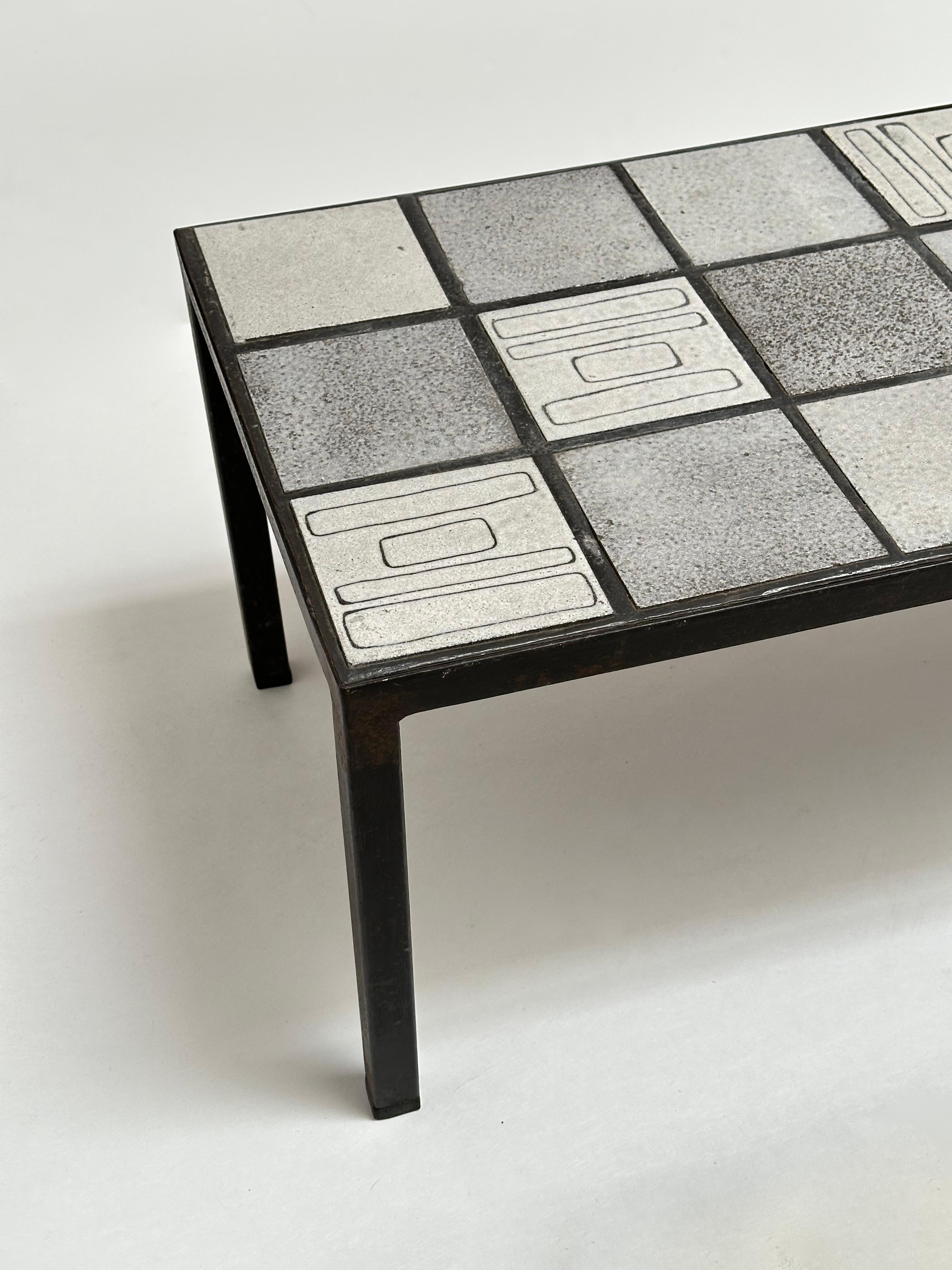 Niedriger Steinguttisch, Nicole Raude, Paris, ca. 1960 im Angebot 3