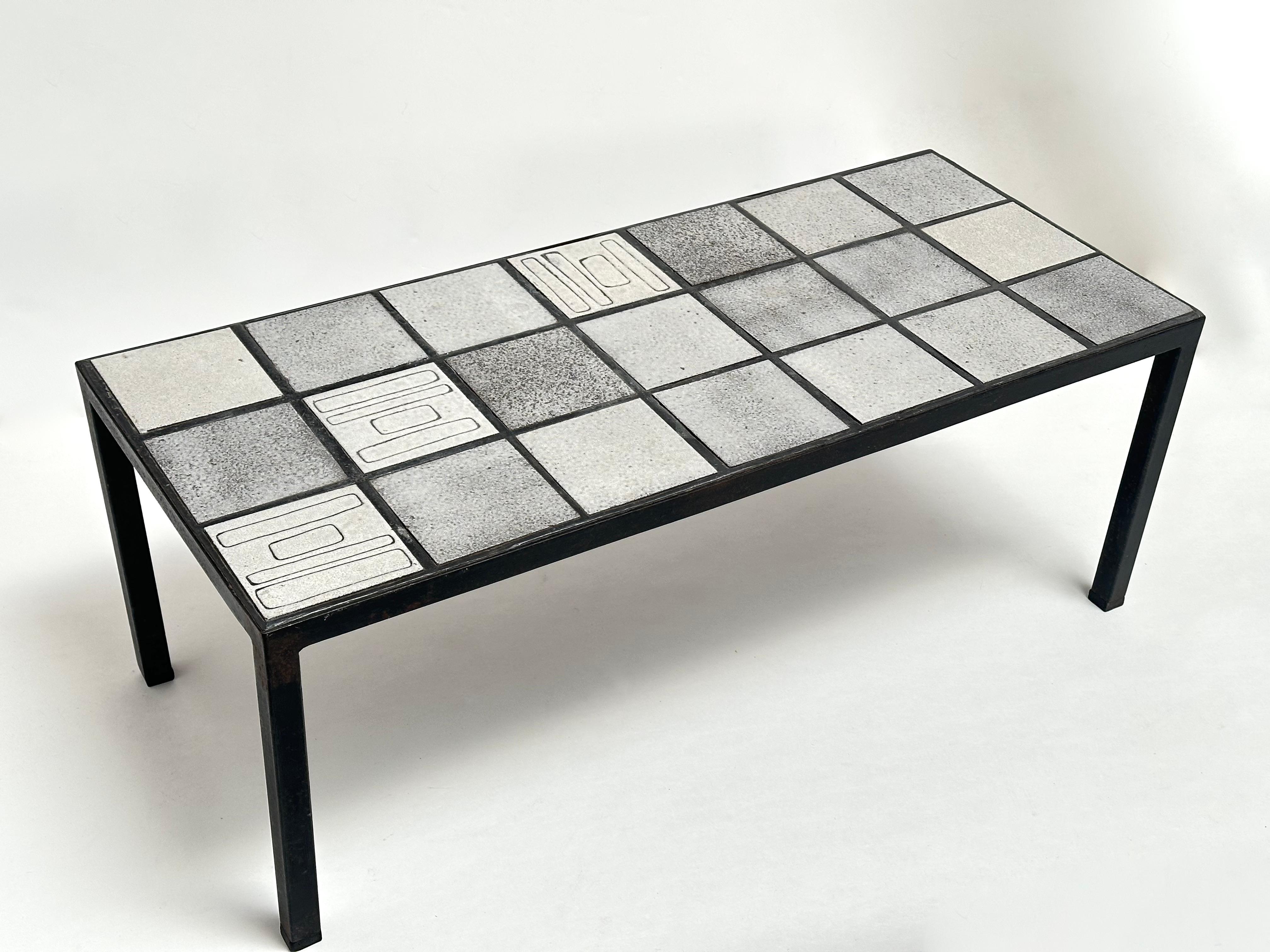 Niedriger Steinguttisch, Nicole Raude, Paris, ca. 1960 im Angebot 5