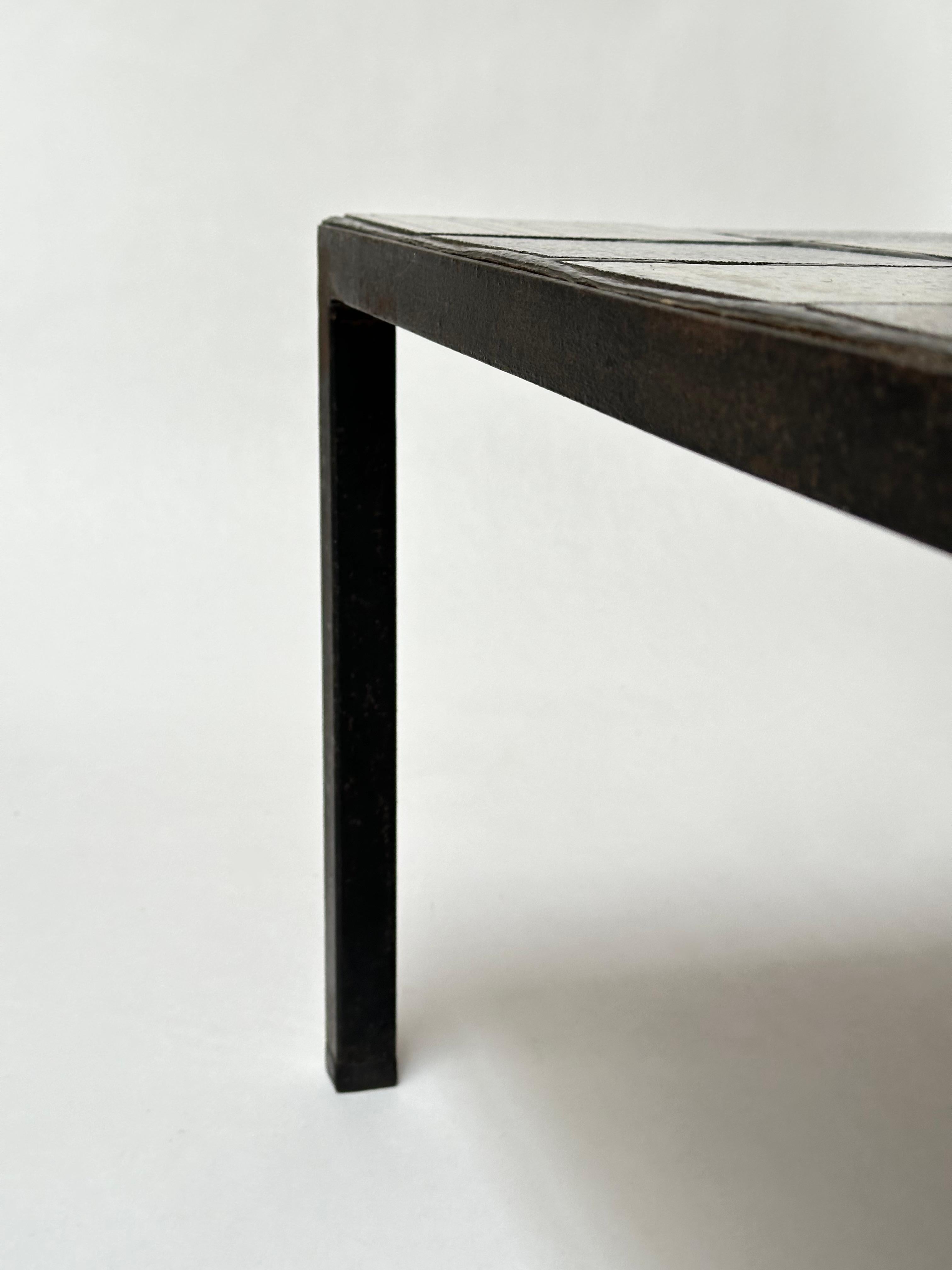 Niedriger Steinguttisch, Nicole Raude, Paris, ca. 1960 im Zustand „Gut“ im Angebot in St Ouen, FR
