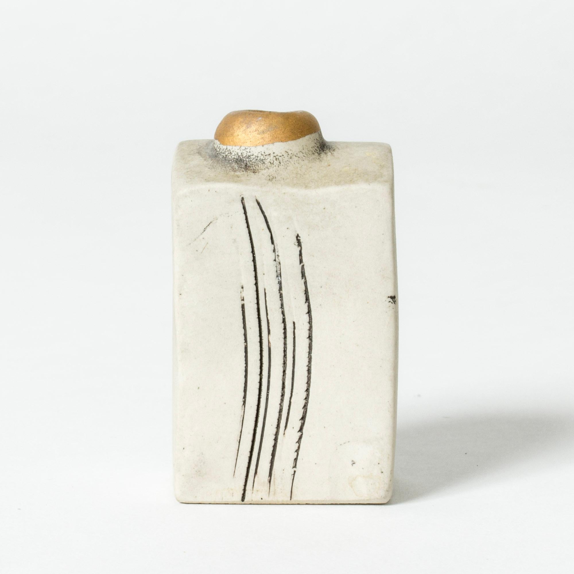 Small stoneware sculpture by Bengt Berglund in a boxy form with a striped decor and a gold glazed “mouth” on top.