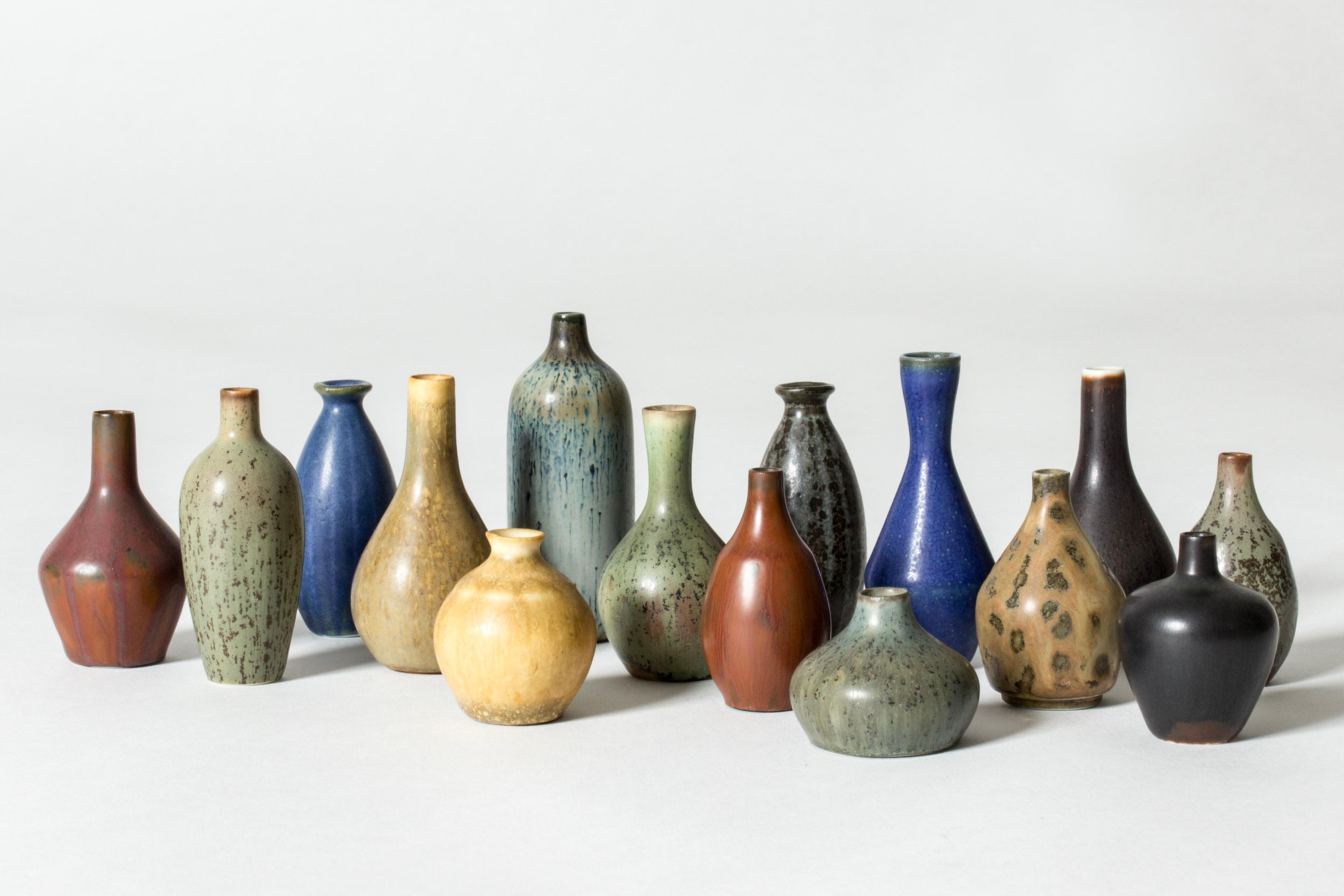 Collection of 15 miniature stoneware vases by Carl-Harry Stålhane, in delightful plump and streamlined forms. Glazed in earthy tones in blue, green, yellow, rust and brown, organic patterns.

Heights 3.3-8.1 cm
Diameter 2.8-3.9 cm

Carl-Harry