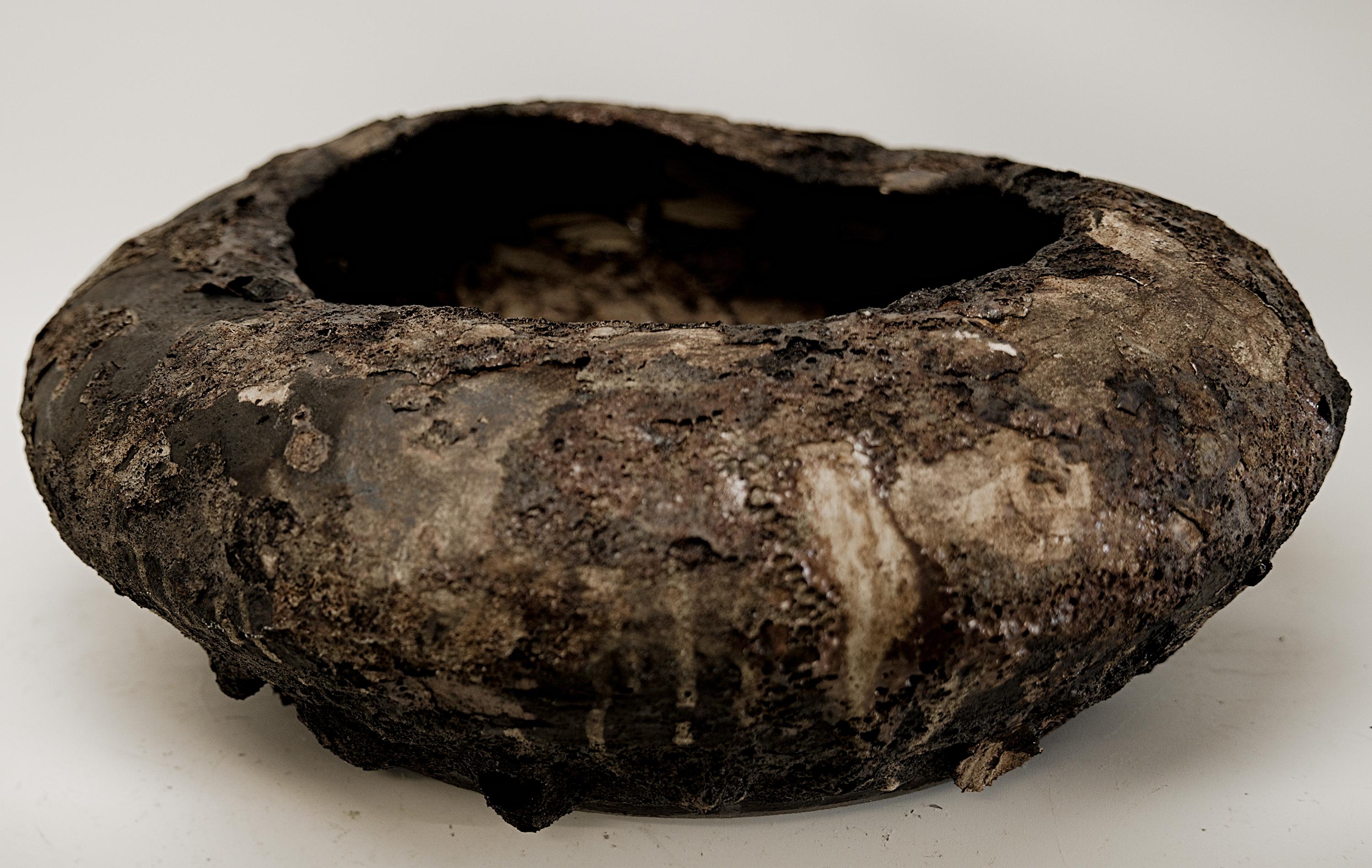 Organico moderno Stoneware  Moody Bowl Lava Granite Textured- 22