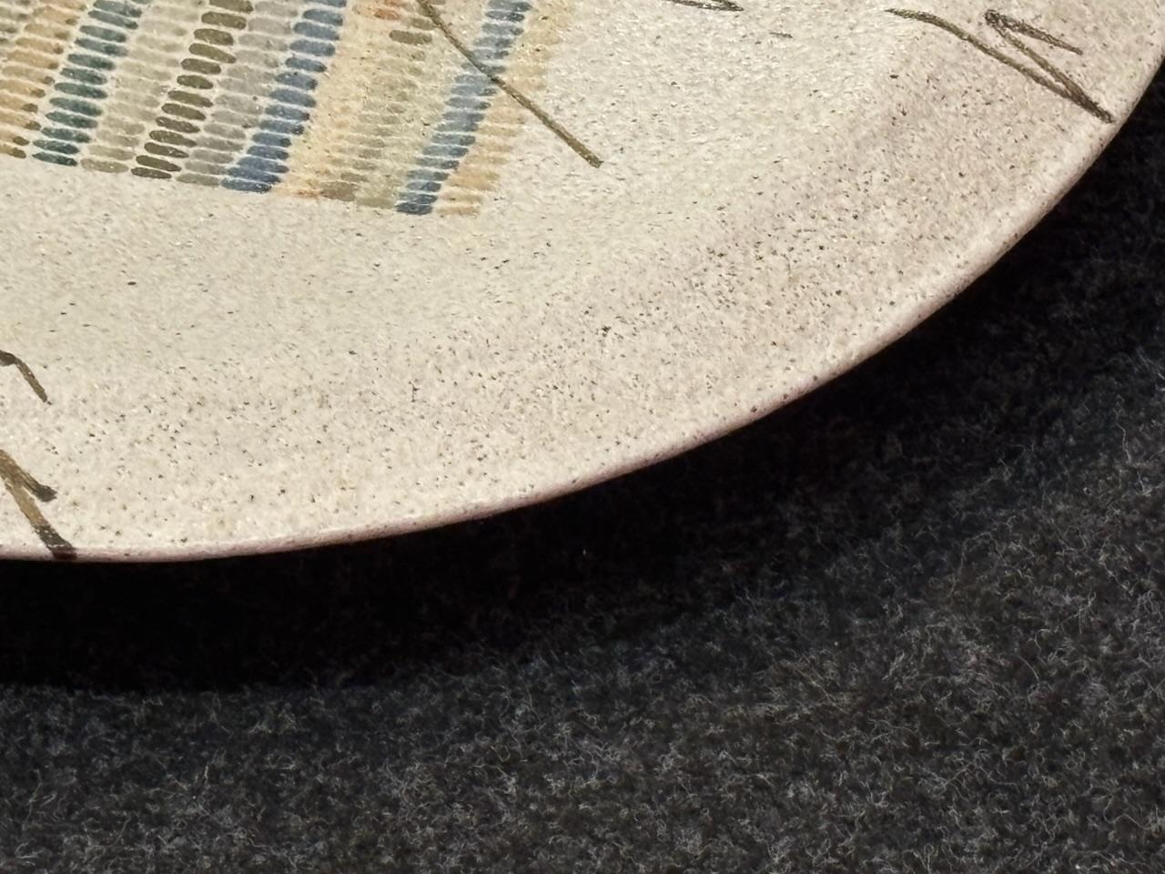 Teller aus Steingut von Bruno Gambone (Moderne) im Angebot