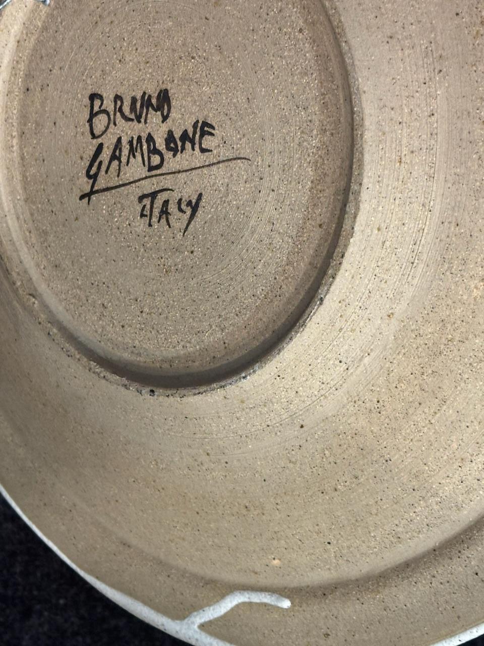 Teller aus Steingut von Bruno Gambone im Angebot 1