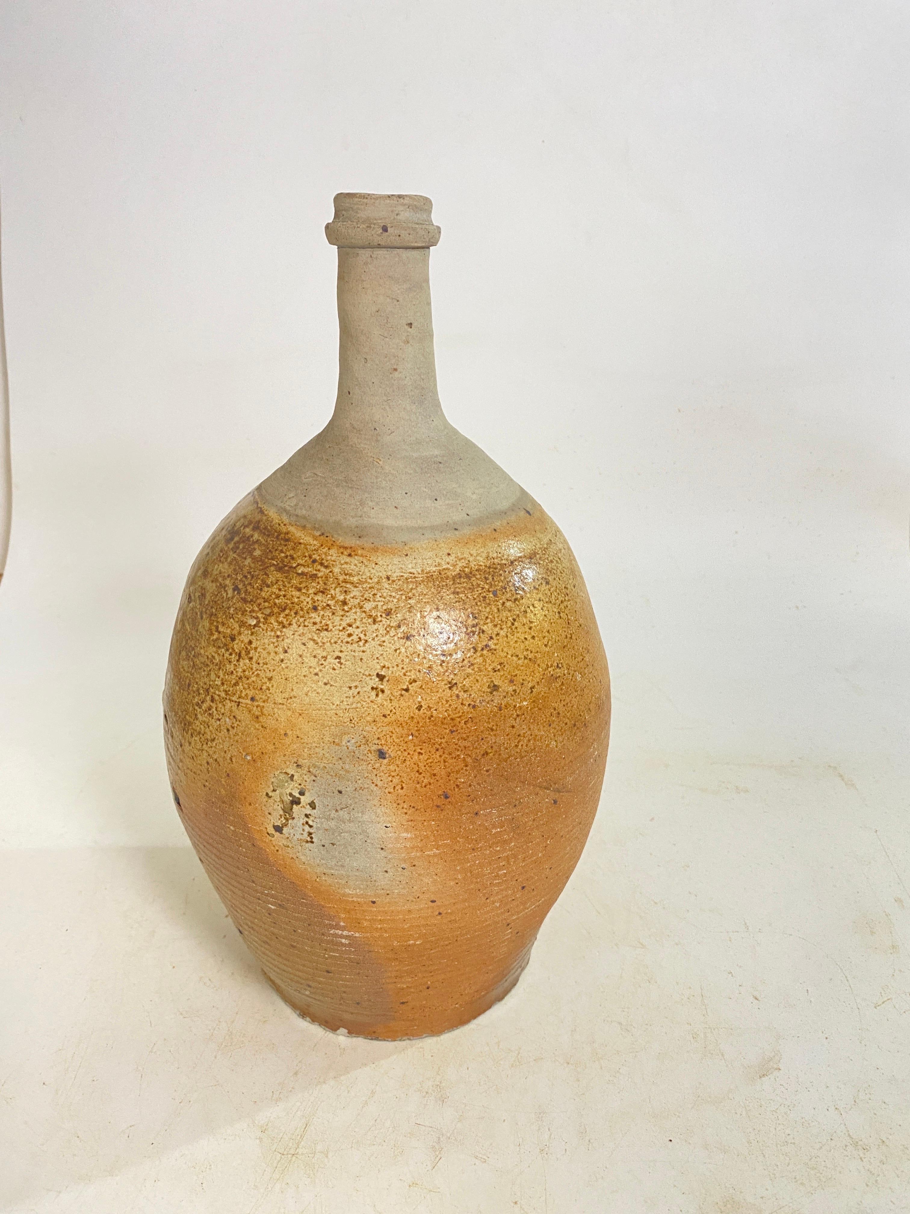 Jug or pitcher in Stoneware, with an exceptional patina. It's color with brown gives very pleasant contrasts. This Pitcher was created in Japan, circa 20th century.