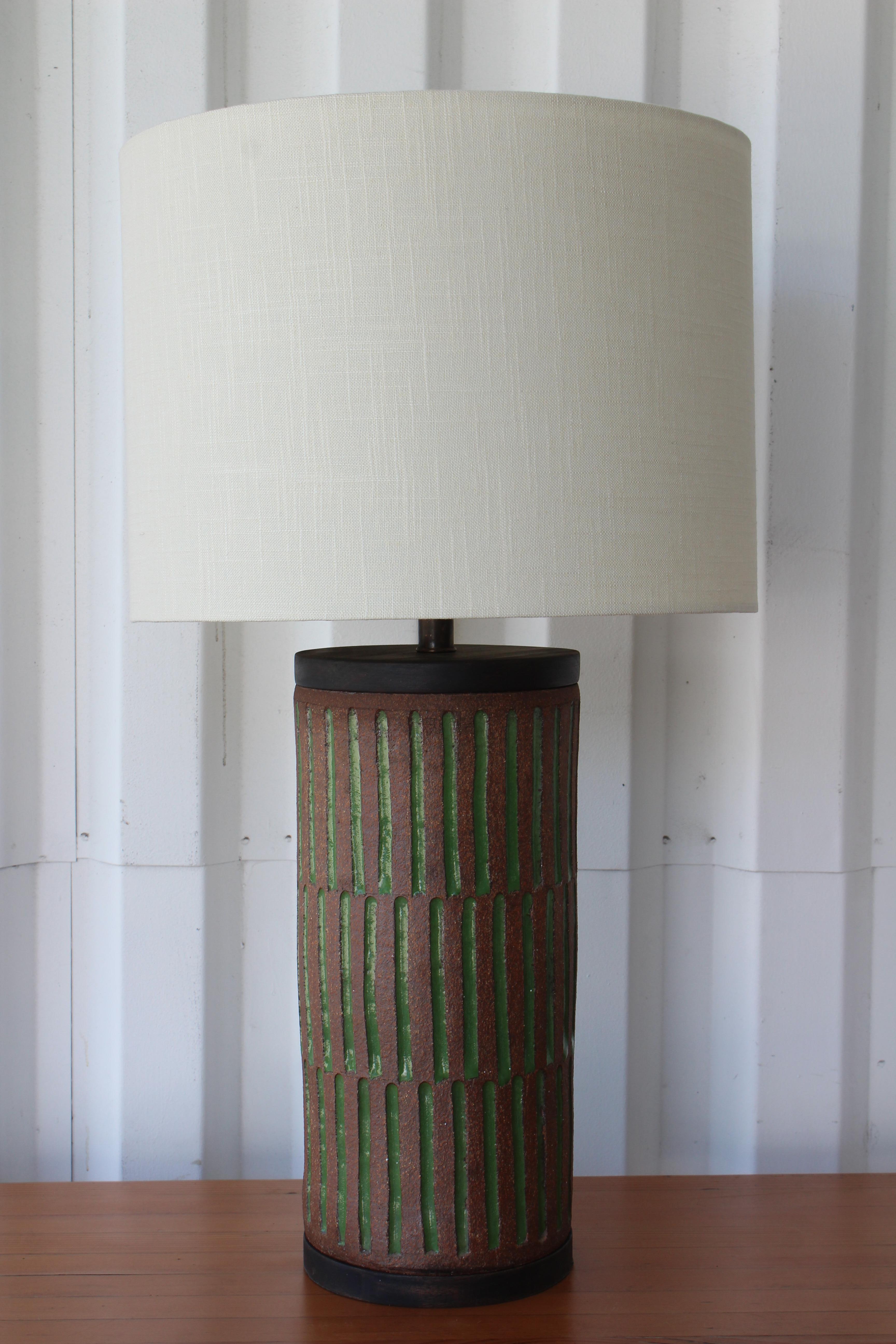 Vintage stoneware pottery lamp by Brent Bennett, California, 1960s. Newly rewired with custom shade in Belgian linen.
Measures: 27