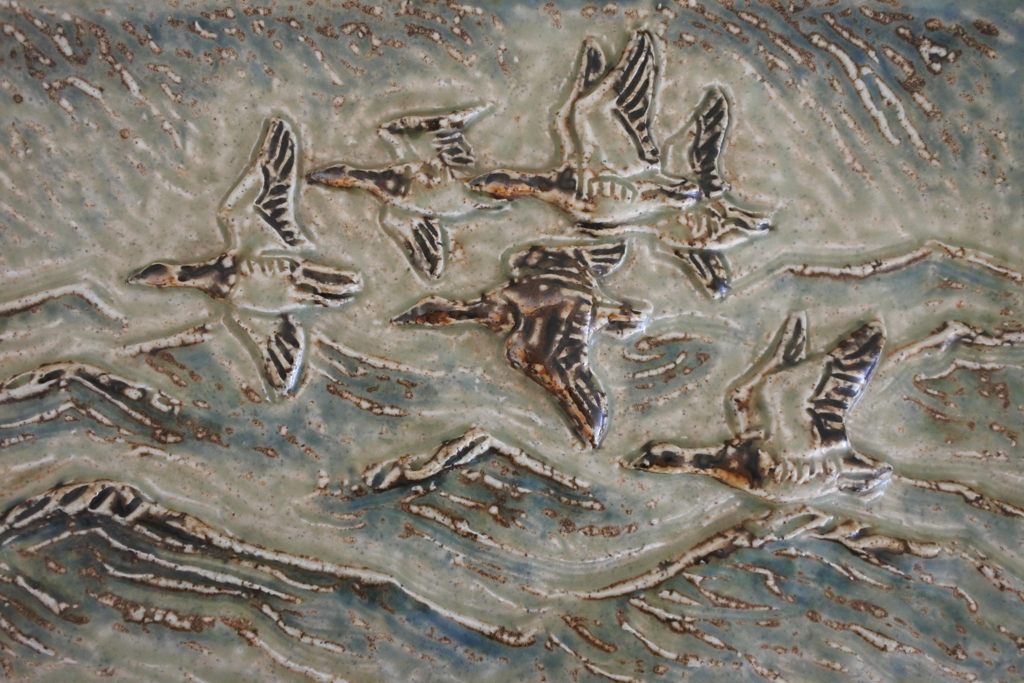 Stoneware relief with a beautiful japan inspired decor of a skein of geese flying above the water 
Created by renowned danish artist Knud Kyhn and manufactured by Royal Copenhagen
Denmark 1960s

Marked accordingly. Can be hanged.
     
