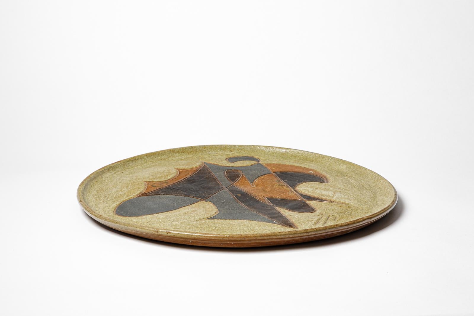 Plato escultórico de gres con decoración geométrica de Georges Martin. 
Firma del artista en la base. Alrededor de 1970-1980. Pieza única.
H : 18,1 x 1,2 pulgadas.