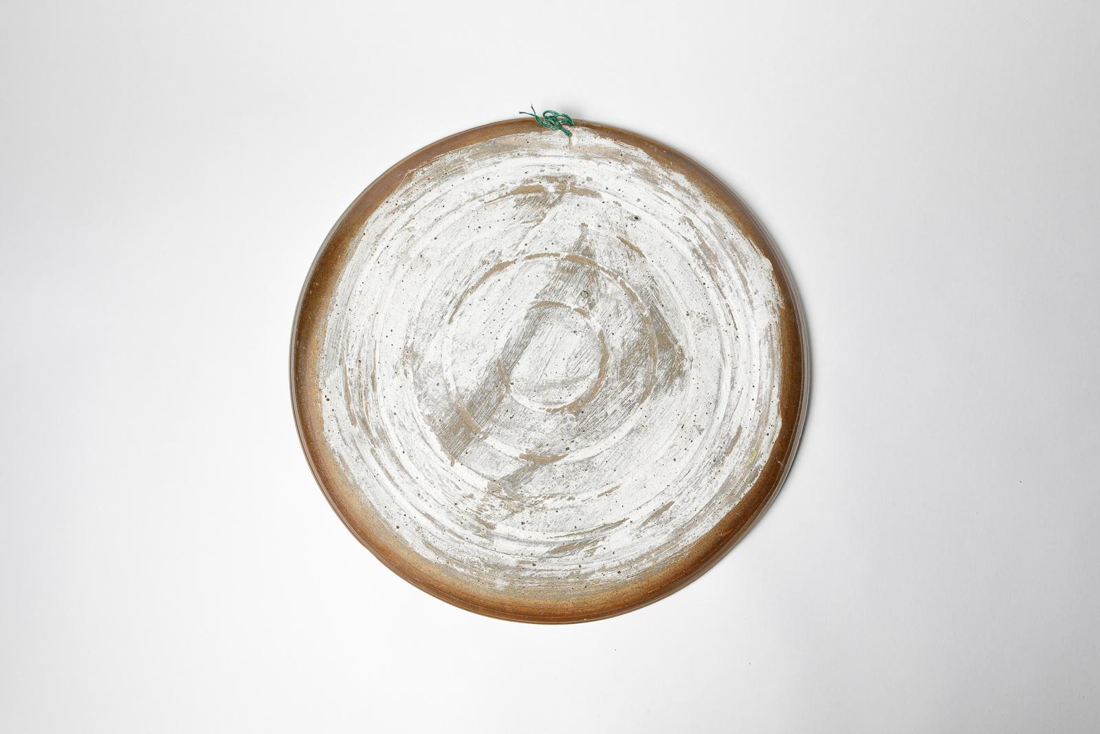 Plato escultórico de gres de Georges Martin, hacia 1970-1980. en Excelente estado para la venta en Saint-Ouen, FR
