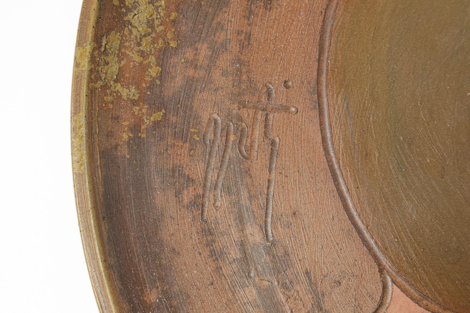 Stoneware sculptural plate by Georges Martin, circa 1970-1980. In Excellent Condition For Sale In Saint-Ouen, FR