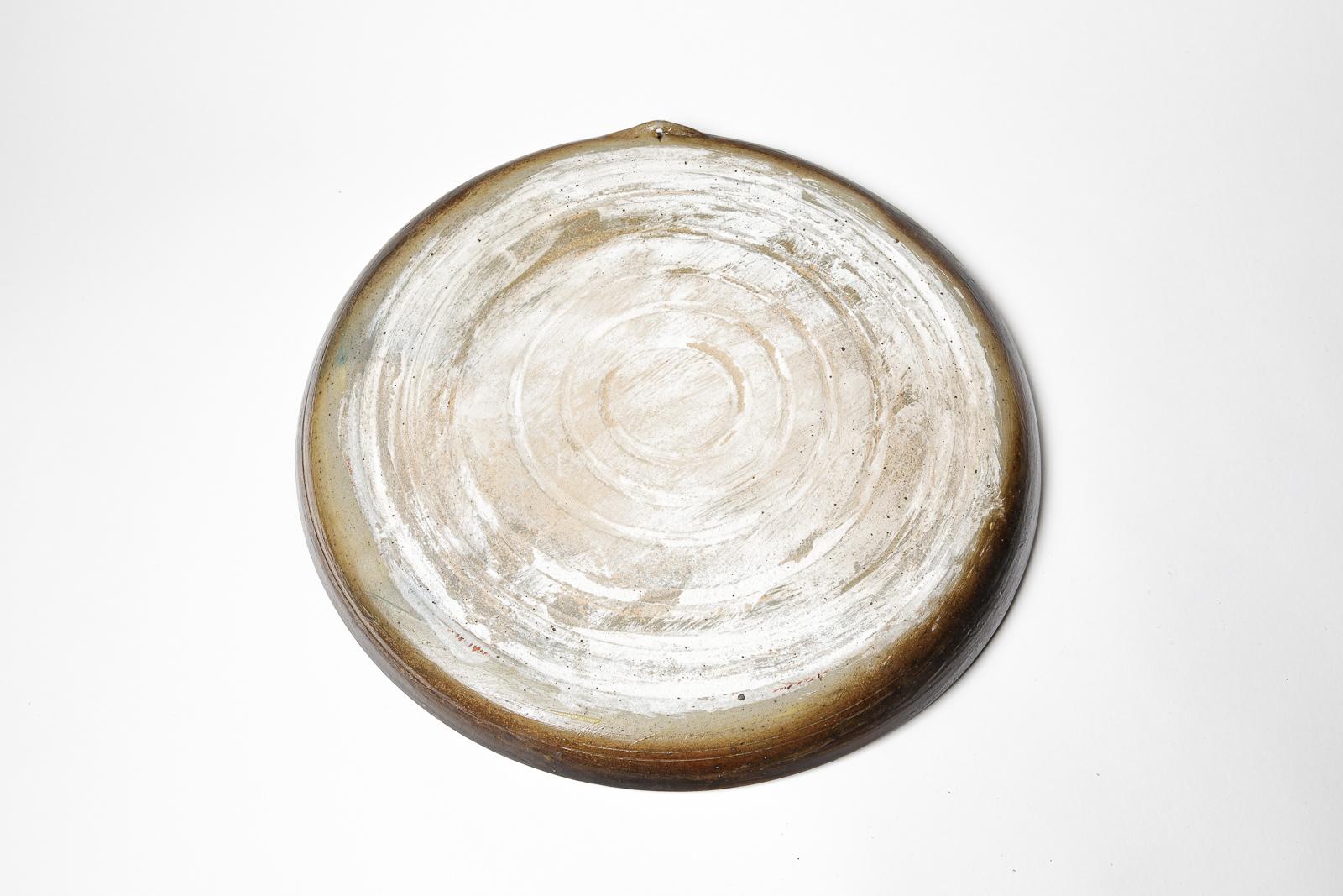 Stoneware sculptural plate by Georges Martin, circa 1970-1980. In Excellent Condition For Sale In Saint-Ouen, FR