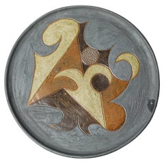 Assiette sculpturale en grès de Georges Martin, vers 1970-1980.