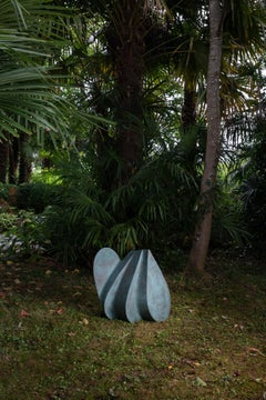 Sculpture en grès de Maarten Stuer, intitulée « Corps ascendant », 2023