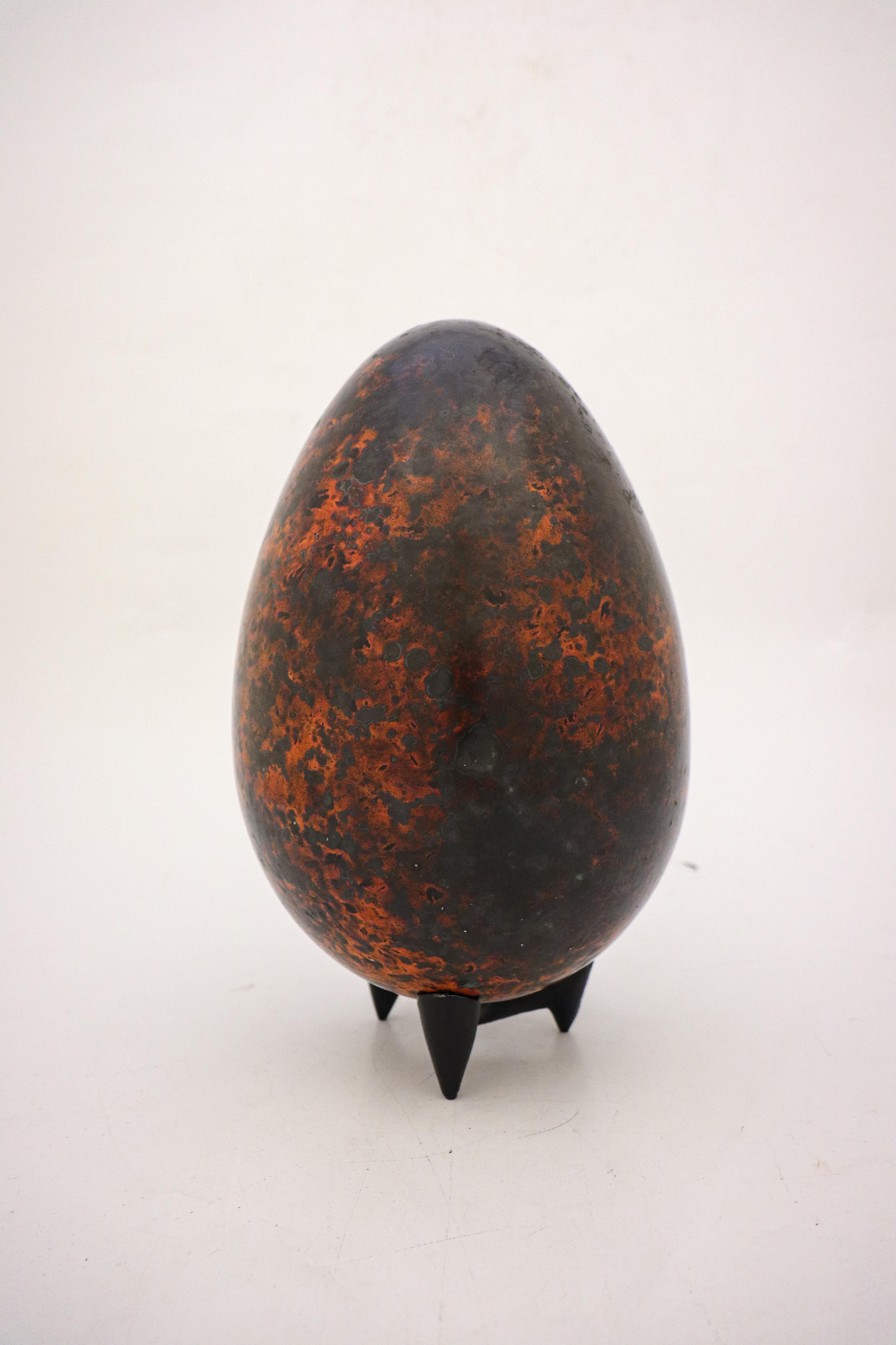 Stoneware Sculpture Egg Orange & Black-Tone Glaze by Hans Hedberg, Biot, France In Excellent Condition In Stockholm, SE