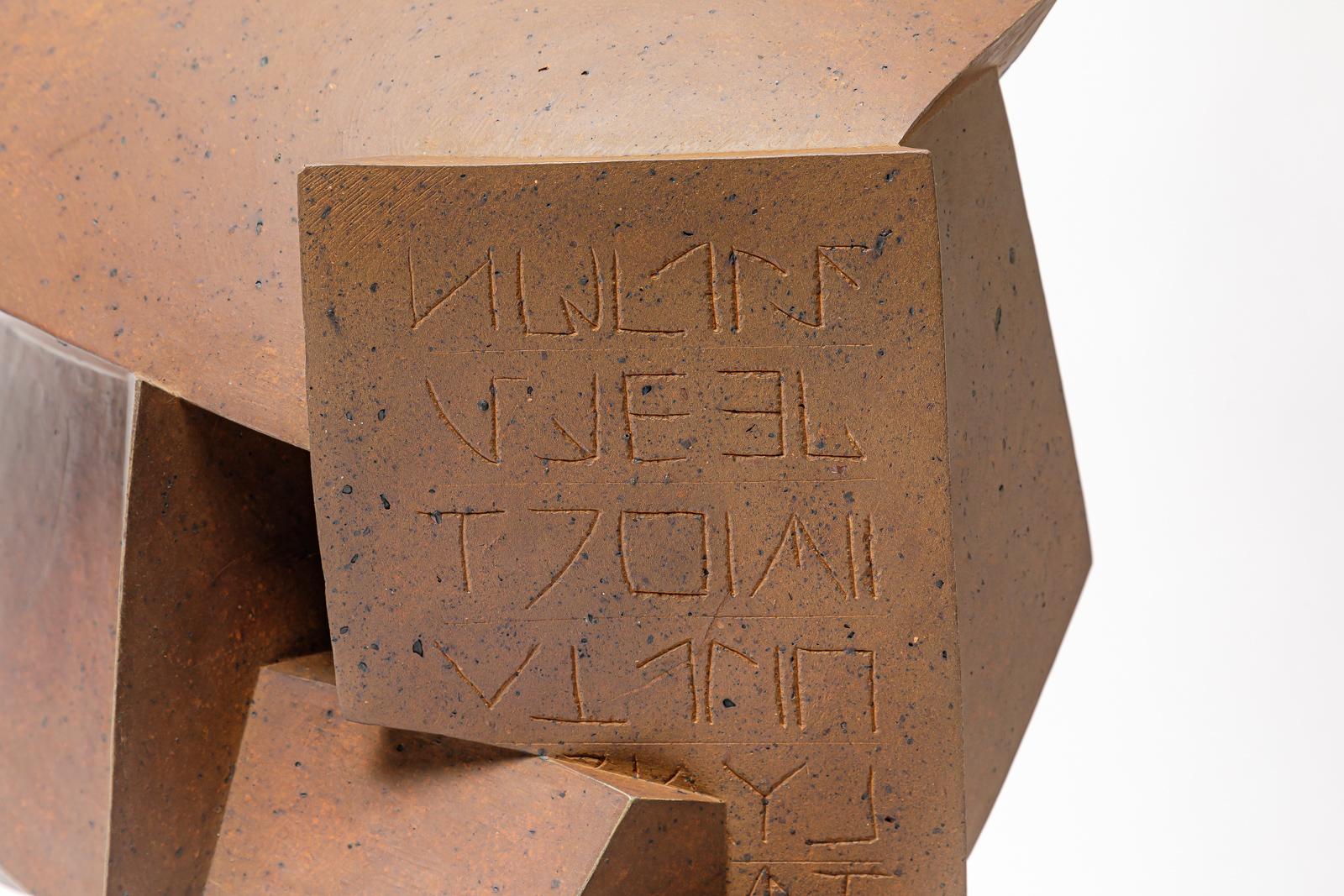 Scultura in gres intitolata 
