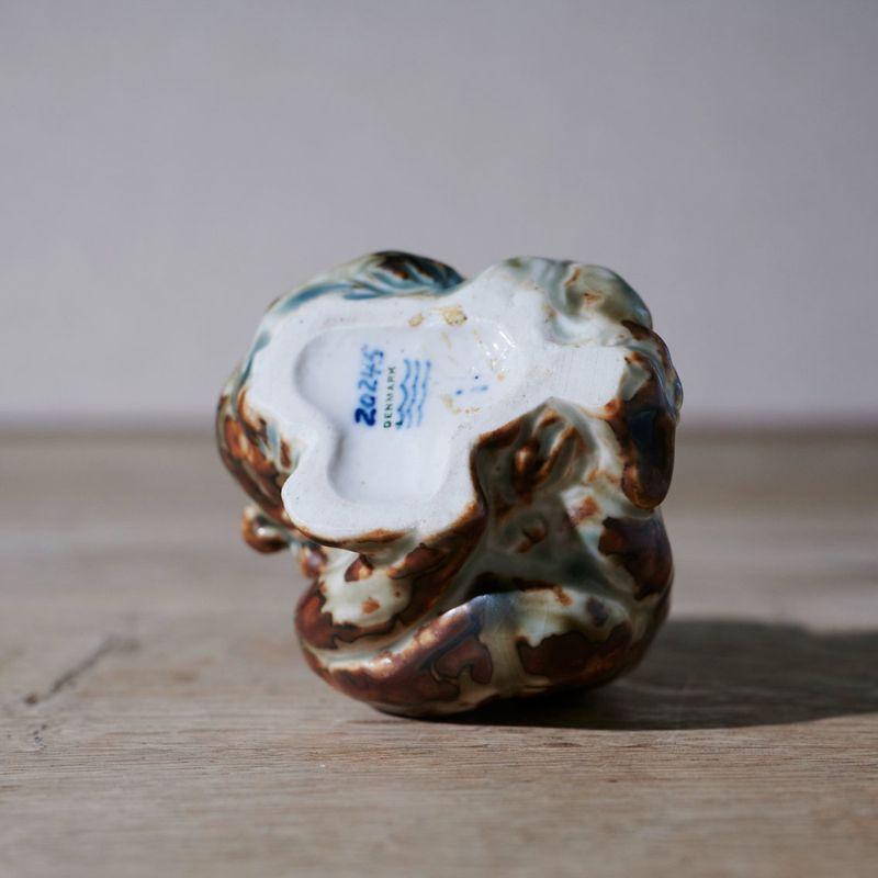 Sculpture en grès d'un garçon avec un ours en céramique par Knud Kyhn

Sculpture en grès d'un garçon avec un ours de Royal Copenhagen.

Informations complémentaires :
Matériau : Céramique
Artiste : Knud Kyhn
Taille : 9,5 L X 6 P X 12 H cm.