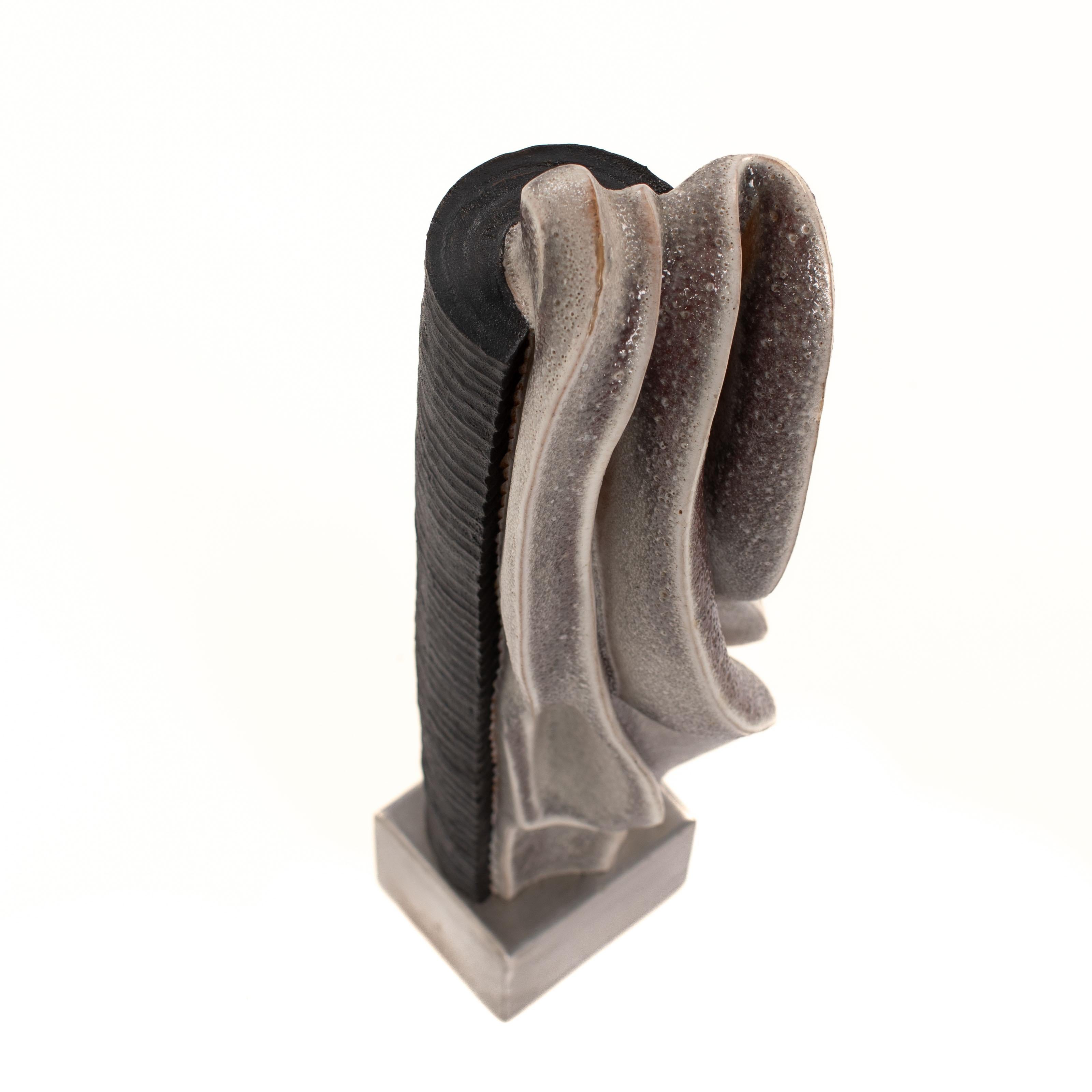Scultura in gres su base d'acciaio con smaltatura in grigio-bianco-nero, firmata ZAULI in vendita 4