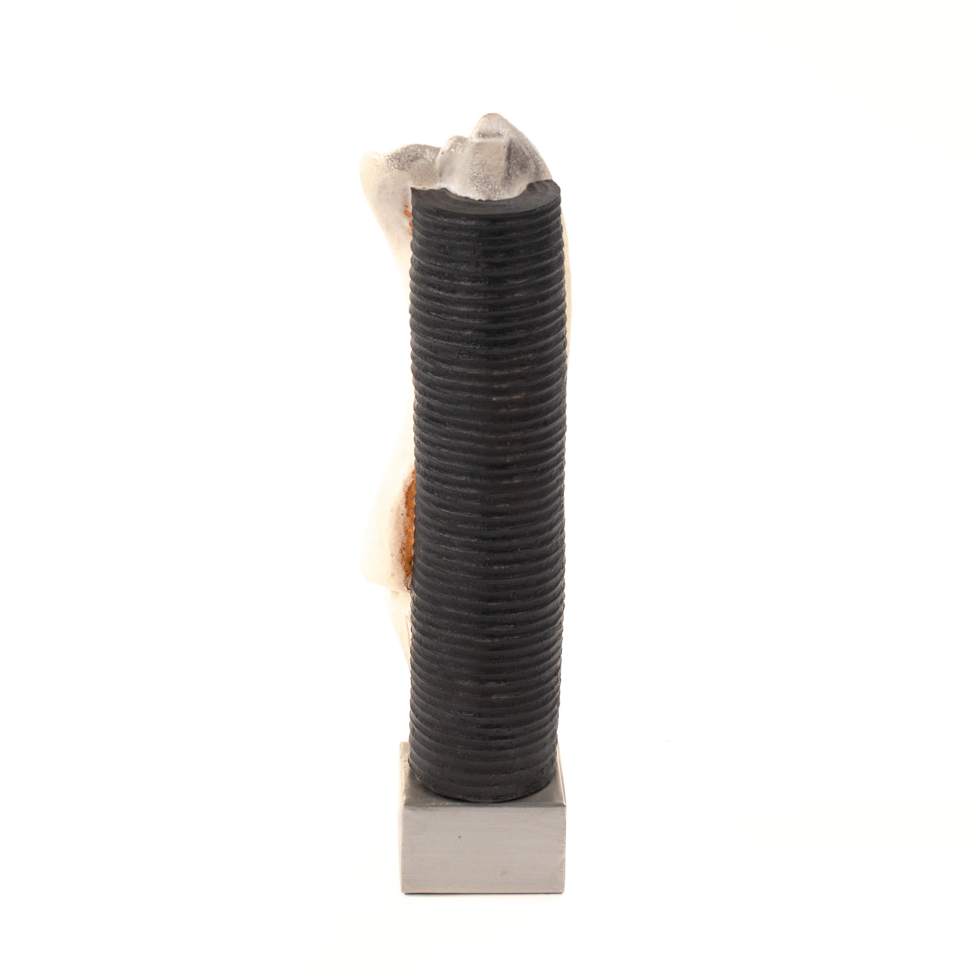 Smaltato Scultura in gres su base d'acciaio con smaltatura in grigio-bianco-nero, firmata ZAULI in vendita