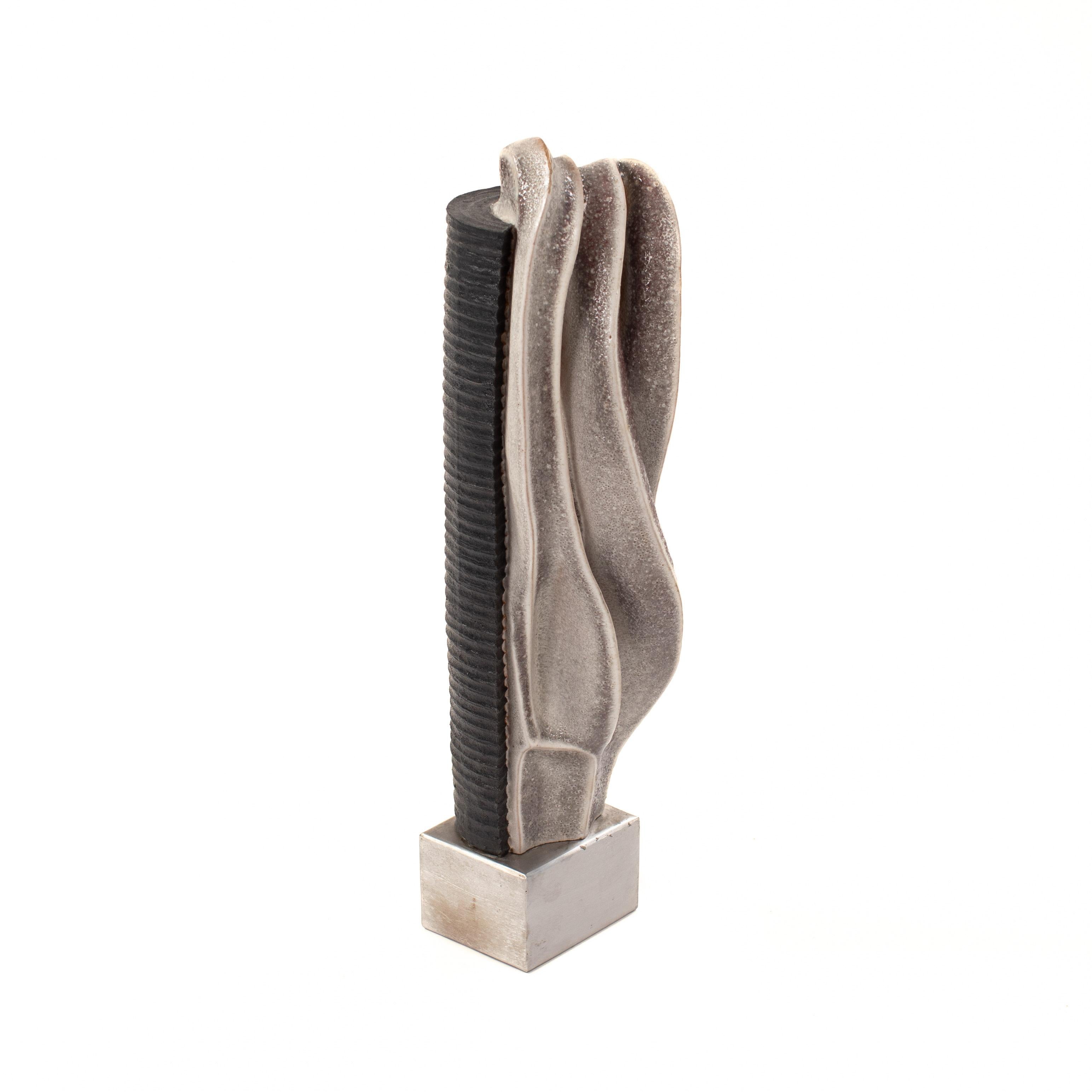 Fine XX secolo Scultura in gres su base d'acciaio con smaltatura in grigio-bianco-nero, firmata ZAULI in vendita