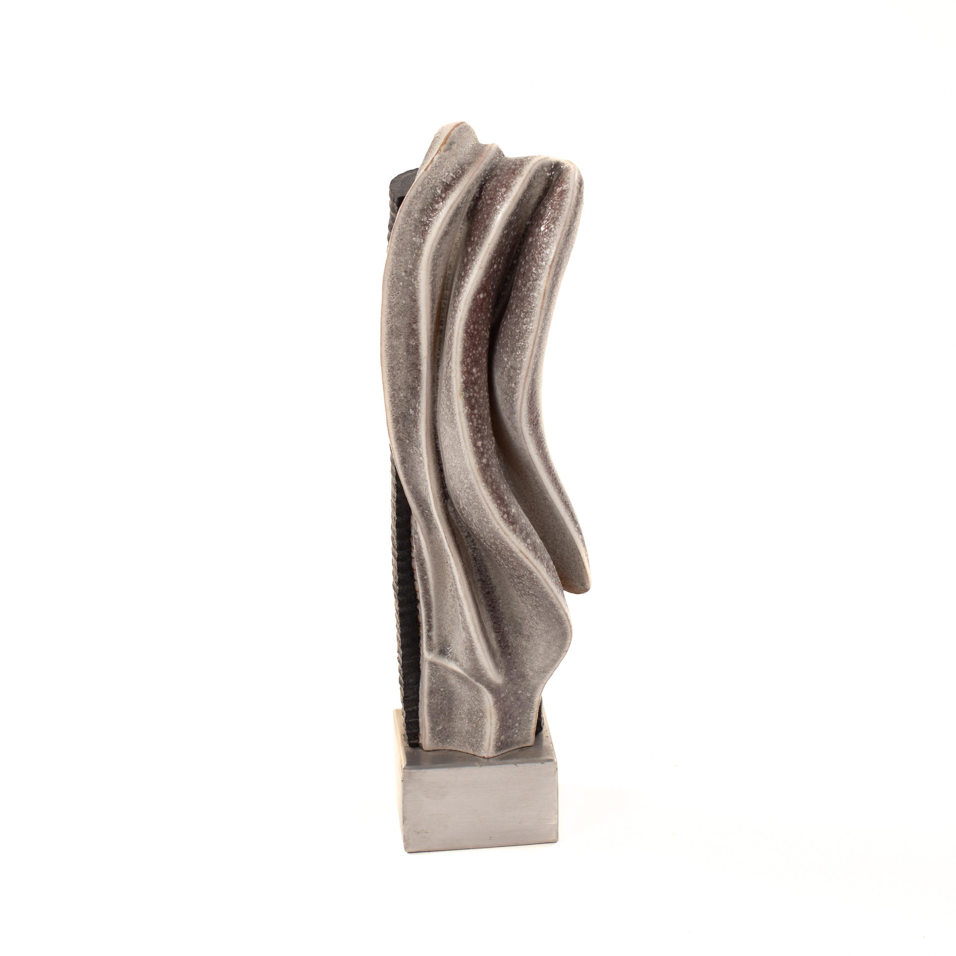 Acciaio Scultura in gres su base d'acciaio con smaltatura in grigio-bianco-nero, firmata ZAULI in vendita