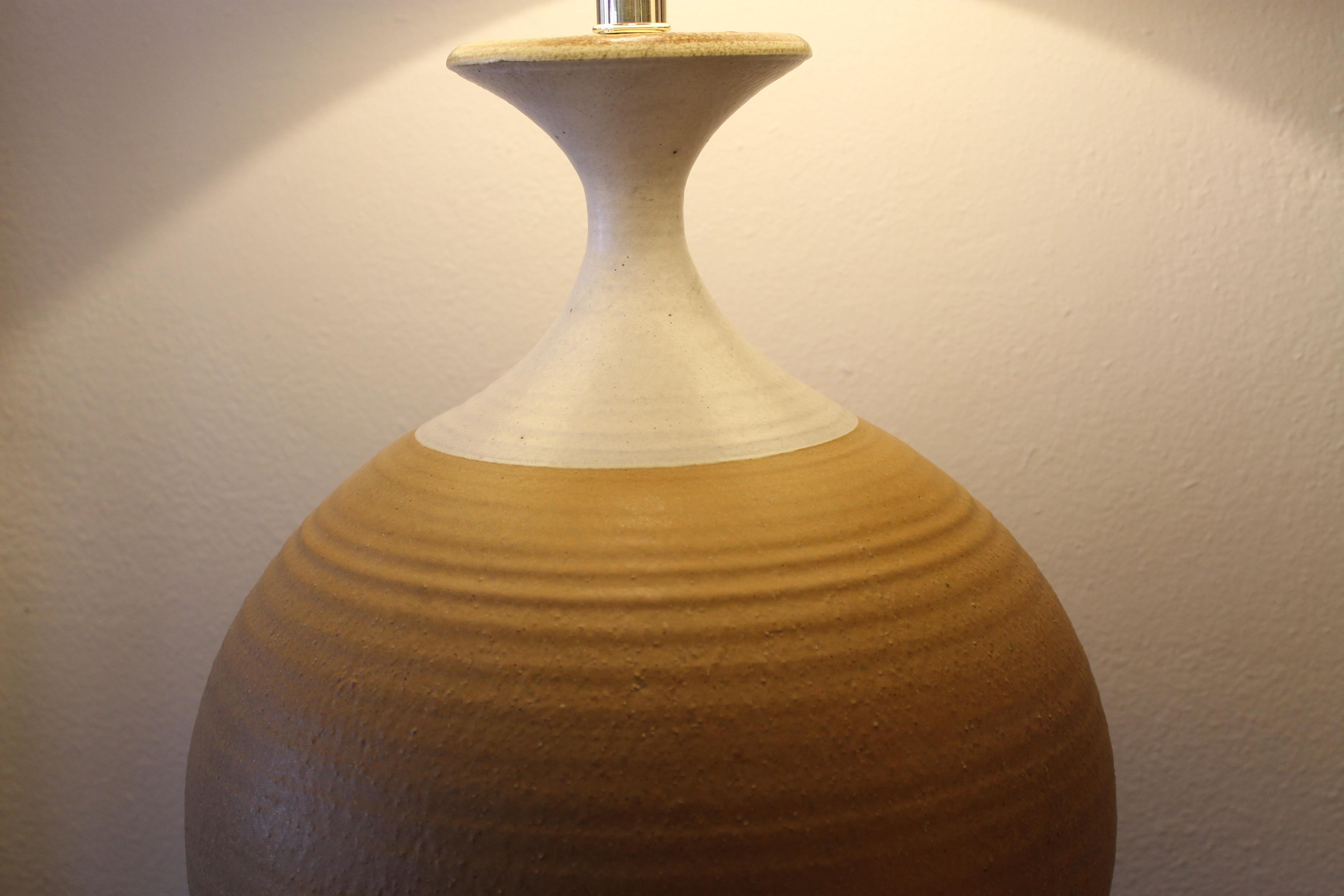 Lampe en grès de Bob Kinzie pour la société artisanale affiliate Craftsmen Lamp Company Bon état - En vente à Palm Springs, CA