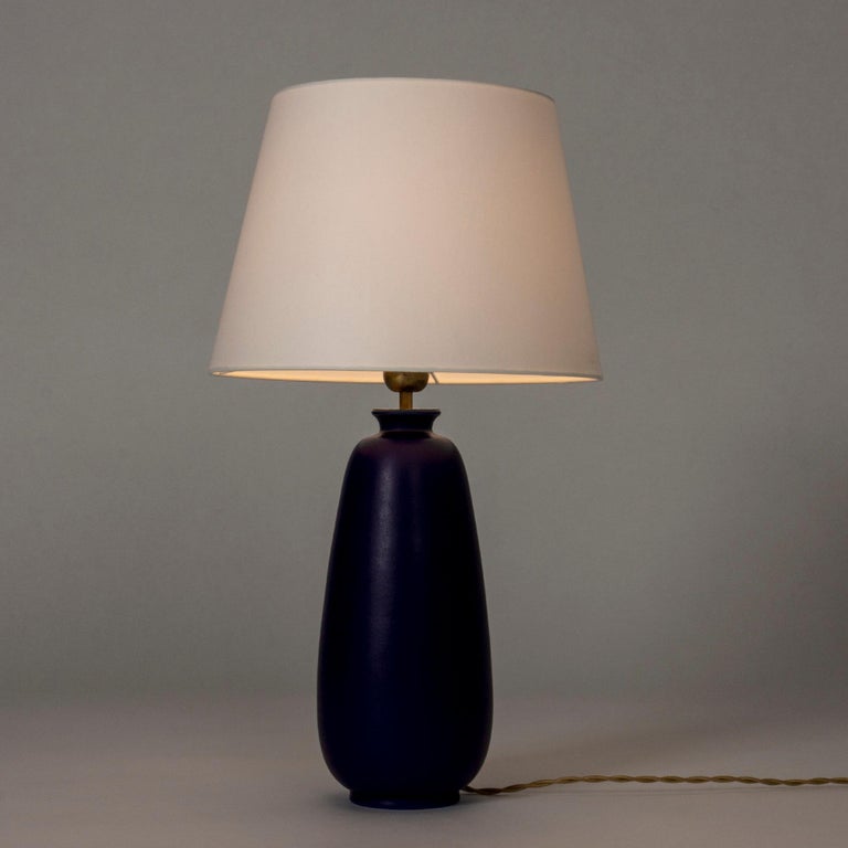 Beautiful stoneware table lamp by Eric and Inger Triller, with a plump shape and glazed striking cobalt blue.