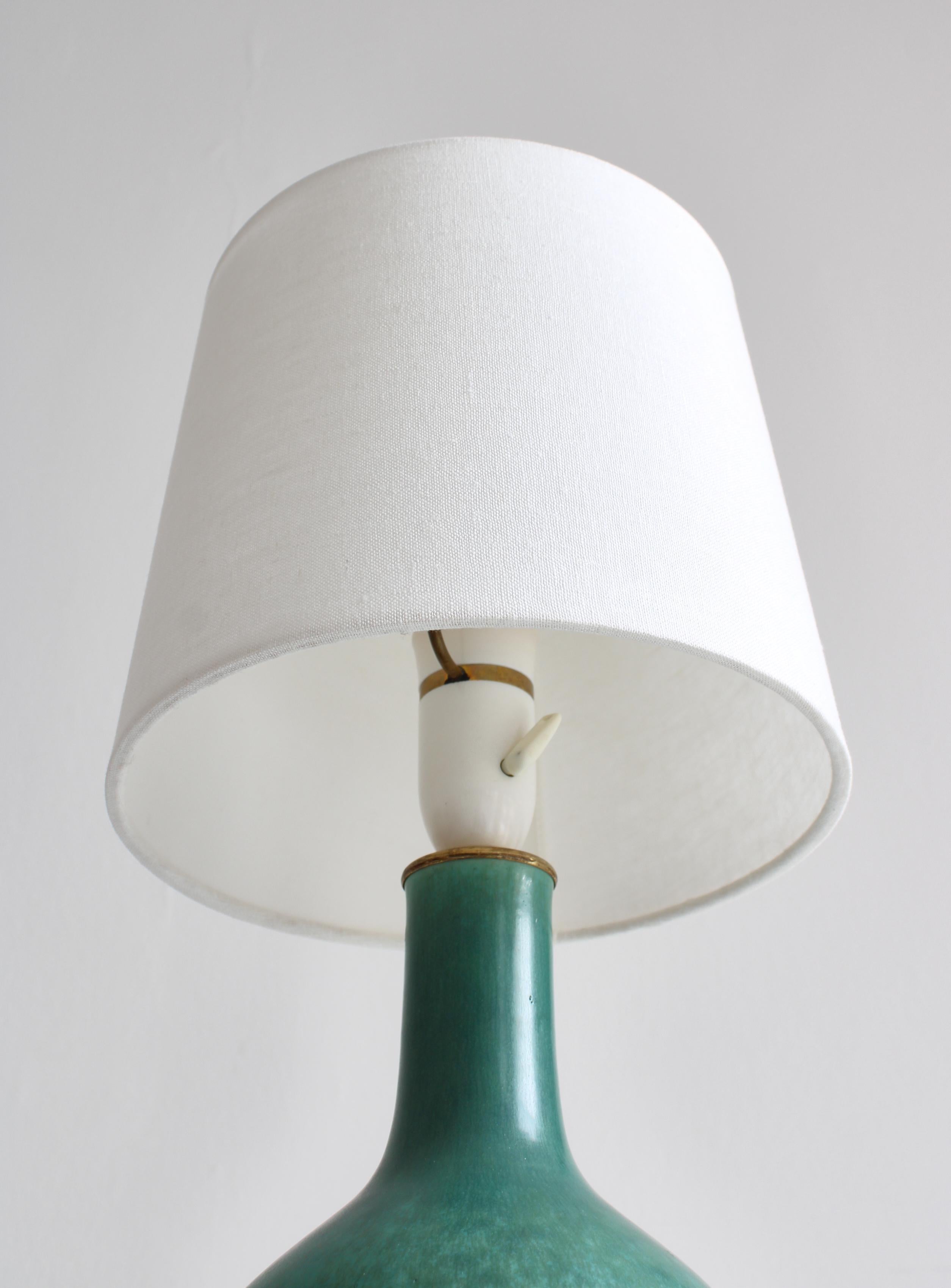 Stoneware Table Lamp by Saxbo Green Glazing Eva Staehr-Nielsen, Denmark, 1940s In Good Condition For Sale In Odense, DK